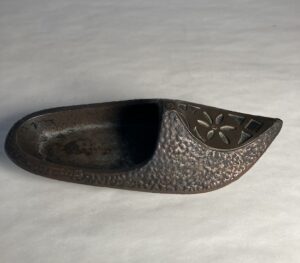 KOVOVÝ POPELNÍK – STŘEVÍC