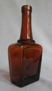 LAHVIČKA S NÁPISY „SUGOSA“