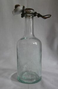 LAHEV S PORCELÁNOVÝM UZÁVĚREM CCA 0,3L