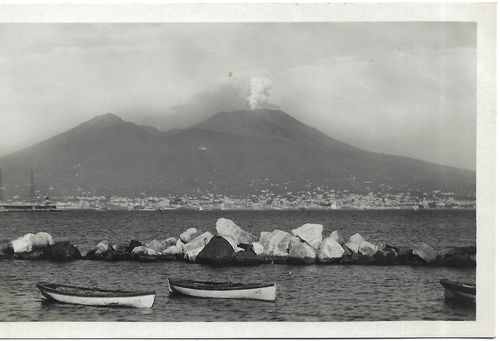 NAPOLI: IL VESUVIO VISTO DA S. LUCIA – detail 1