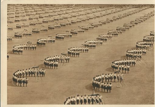 NÁRODNÍ TANCE DOROSTENEK pohlednice