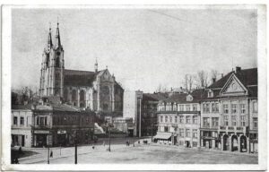 ORLOVÁ – NÁMĚSTÍ S KOSTELEM pohlednice