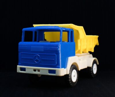 PLASTOVÉ AUTÍČKO MERCEDES