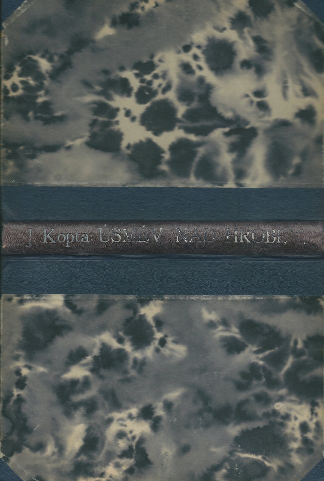 ÚSMĚV NAD HROBEM – detail 2