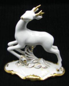 ZLACENÁ PORCELÁNOVÁ SOŠKA SRNY