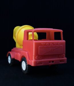 PLASTOVÉ AUTÍČKO VOLVO