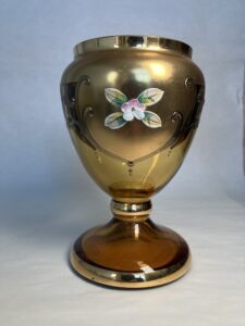 ZLACENÁ ČÍŠE – NOVODVORSKÉ SKLO