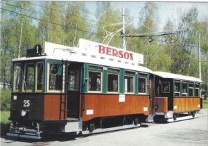 MOTOROVÝ VŮZ MORAVSKO-OSTRAVSKÉ MÍSTNÍ DRÁHY Č. 25 S VLEČNÝM VOZEM Č. 69 pohlednice