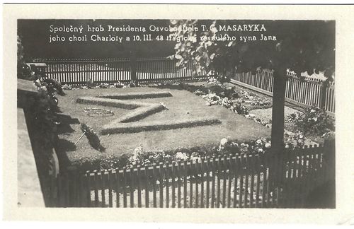 SPOLEČNÝ HROB PRESIDENTA OSVOBODITELE T. G. MASARYKA JEHO CHOTI CHARLOTY A TRAGICKY ZESNULÉHO SYNA JANA – detail 1