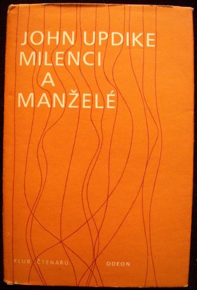 MILENCI A MANŽELÉ – John Updike