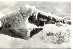 NÍZKE TATRY – ŠTEFÁNIKOVA CHATA POD ĎUMBIEROM 1740 M N. M. pohlednice