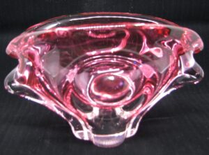 POPELNÍK Z HUTNÍHO SKLA RŮŽOVÝ