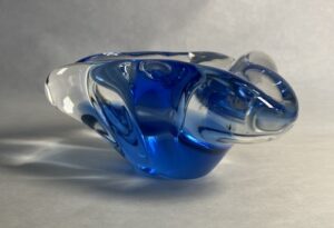 POPELNÍČEK Z HUTNÍHO SKLA MODRÝ