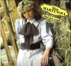 VĚRA MARTINOVÁ – DÁL JEN VEJDI (LP)