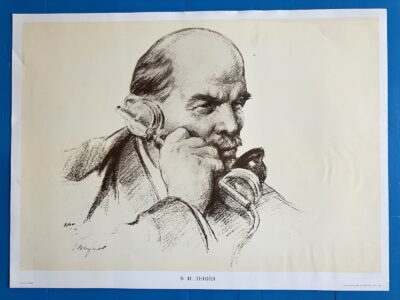 Lenin telefonující VLADIMIR ILJIČ LENIN S TELEFONEM