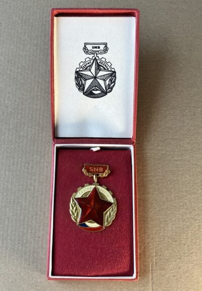 snb hvězda ČESTNÝ ODZNAK SNB - VYZNAMENÁNÍ