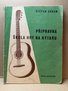 PŘÍPRAVNÁ ŠKOLA HRY NA KYTARU