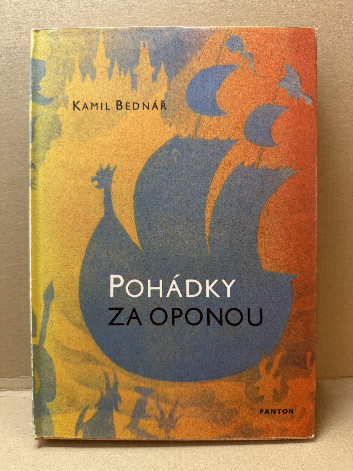 POHÁDKY ZA OPONOU